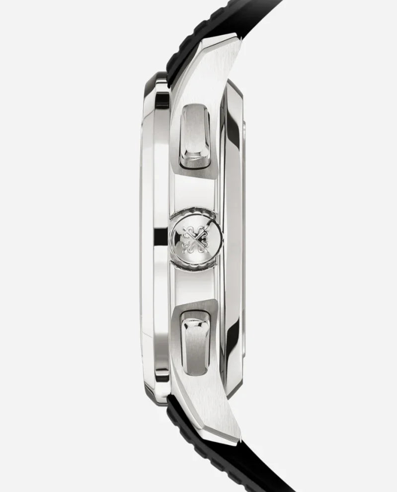 Side view of a silver Relógio Patek Aquanaut case with two buttons and an engraved crown, paired with a black strap—an executive luxo timepiece showcased on a plain white background.